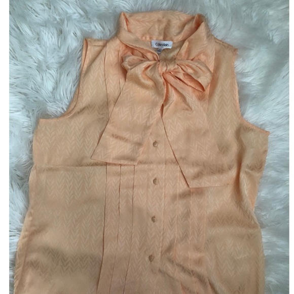 Tie Neck Sleeveless Blouse - Picture 2 of 4